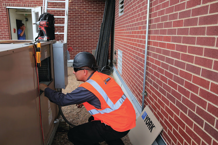 Plomero Flow Right Plumbing, Heating, Cooling & Electric