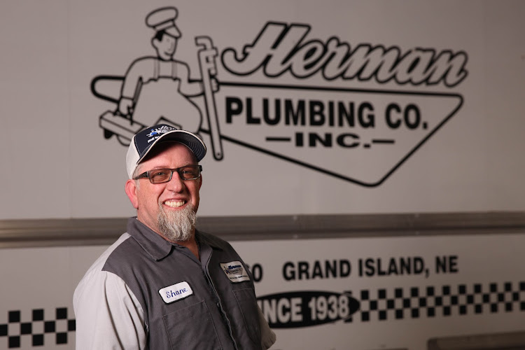 Plomero Herman Plumbing Co Inc