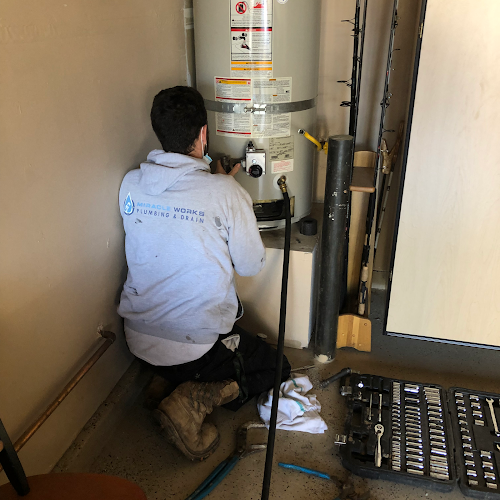 Plomero Miracle Works Plumbing & Drain