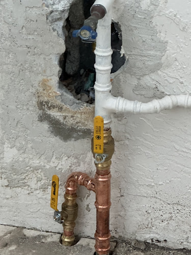 Plomero Riverland Plumbing Inc.