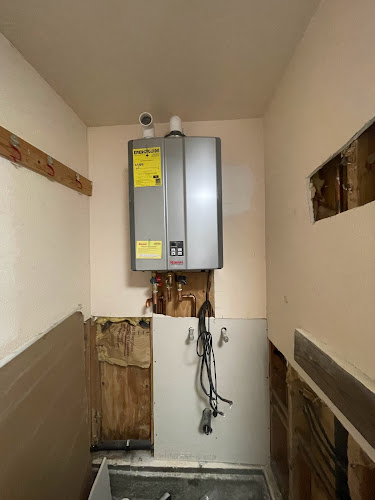 Plomero Universal Plumbing Inc